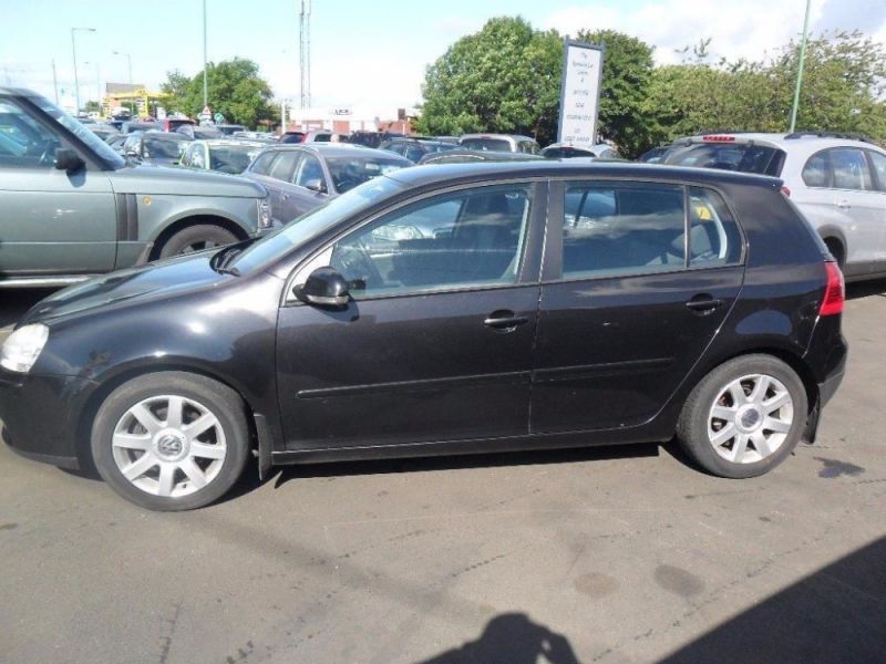 2004 Volkswagen Golf 2.0 TDI GT 5dr image 4