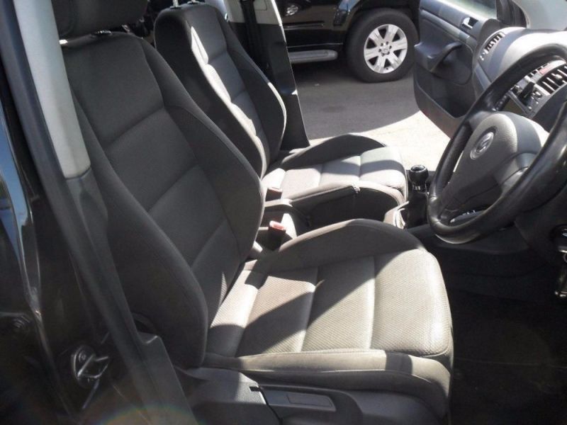 2004 Volkswagen Golf 2.0 TDI GT 5dr image 6