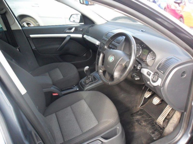 2007 Skoda Octavia 2.0 TDI PD 5dr image 6