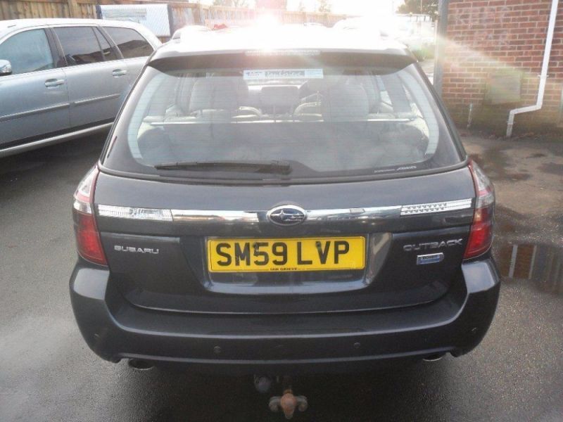 2009 Subaru Outback 2.0D RE 5dr image 4