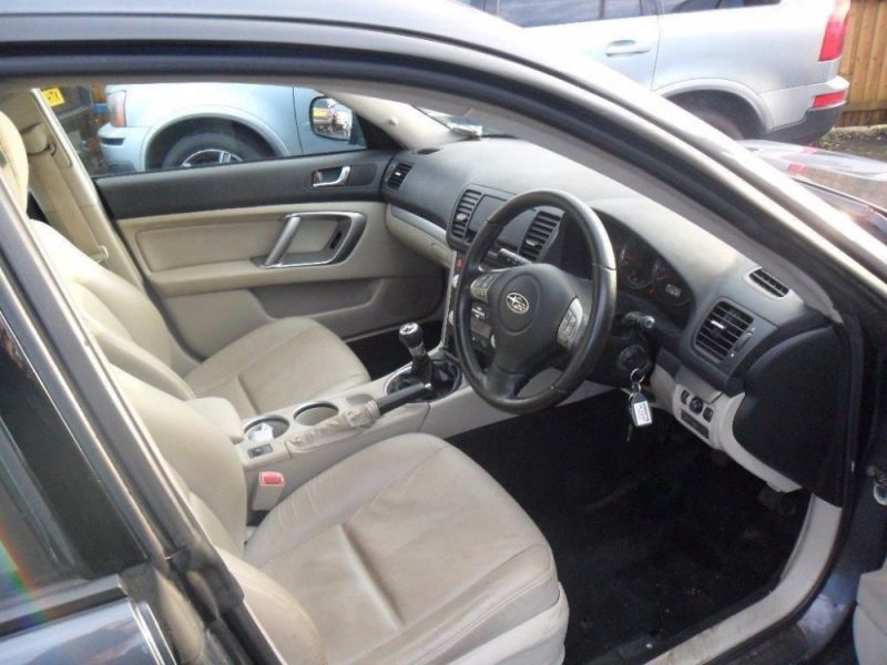 2009 Subaru Outback 2.0D RE 5dr image 6