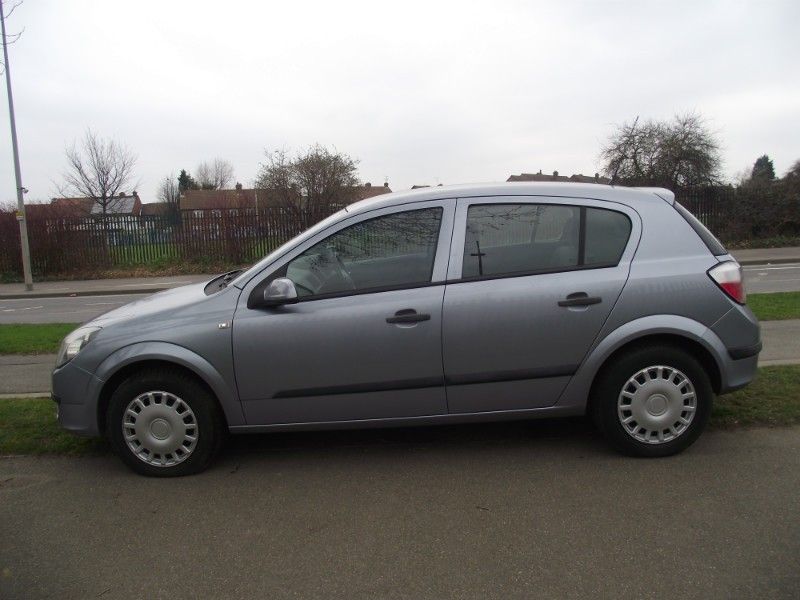 2004 Vauxhall Astra 1.8 i 16v Life 5dr image 3