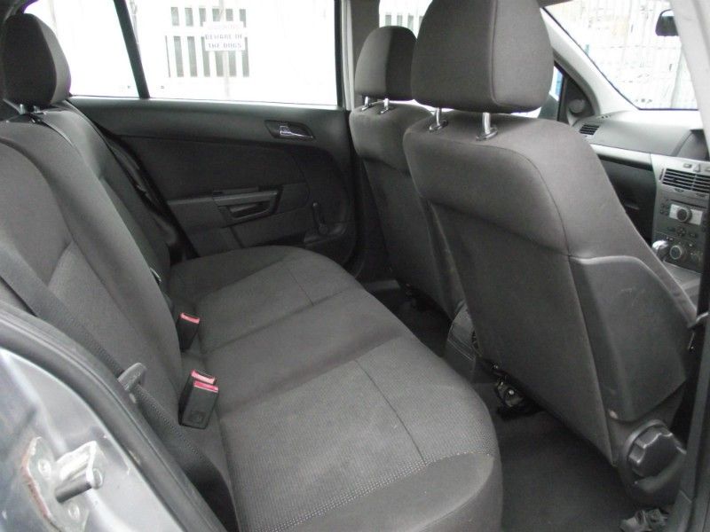 2004 Vauxhall Astra 1.8 i 16v Life 5dr image 5