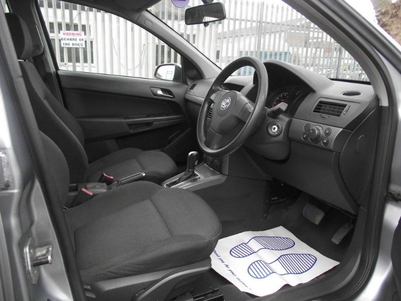 2004 Vauxhall Astra 1.8 i 16v Life 5dr image 6