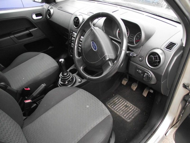 2004 Ford Fusion 1.4 5DR image 3