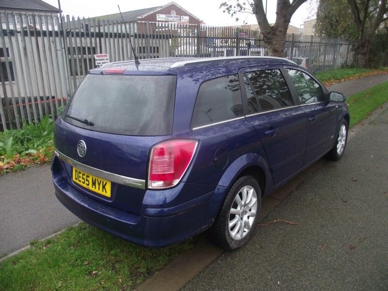 2005 Vauxhall Astra 1.6 i 16v Design 5dr image 4
