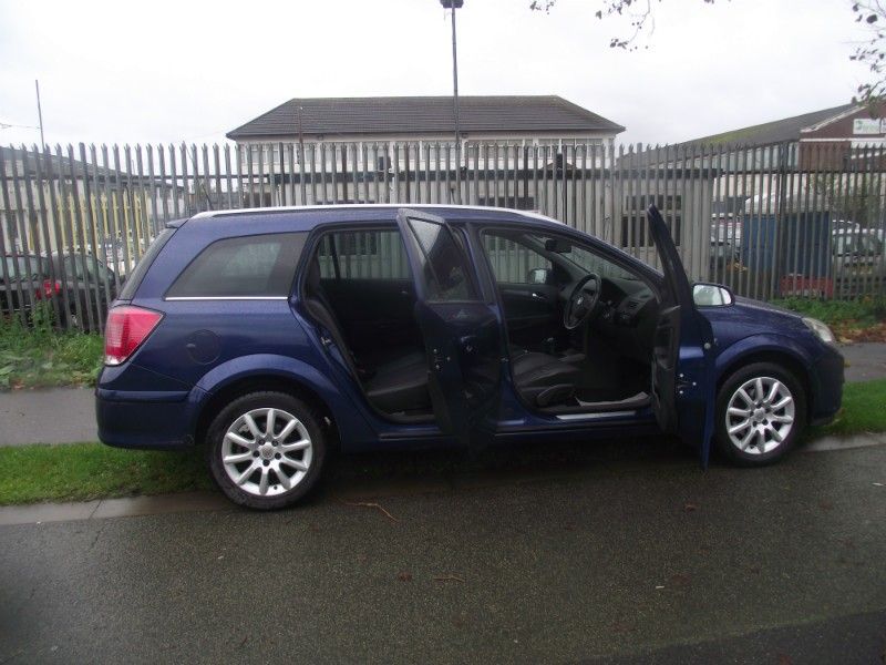 2005 Vauxhall Astra 1.6 i 16v Design 5dr image 5