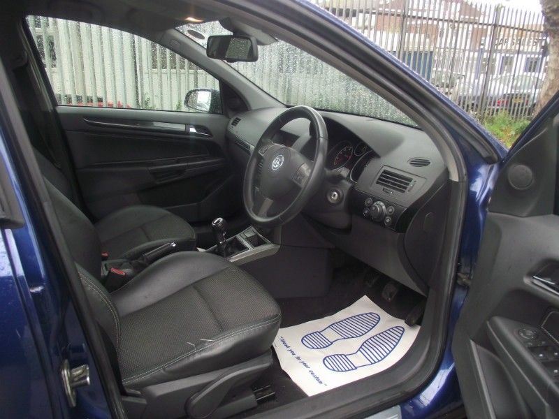 2005 Vauxhall Astra 1.6 i 16v Design 5dr image 6