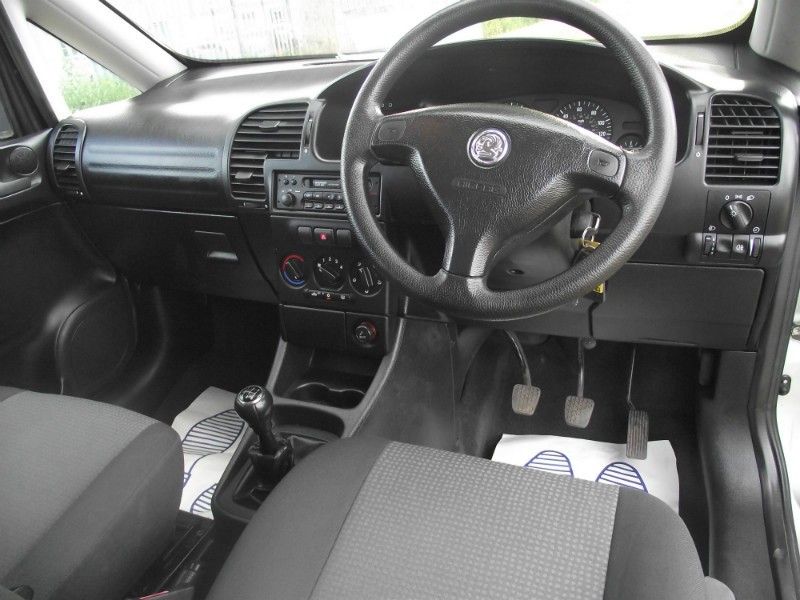 2004 Vauxhall Zafira 2.0 DTI LIFE 5dr image 4