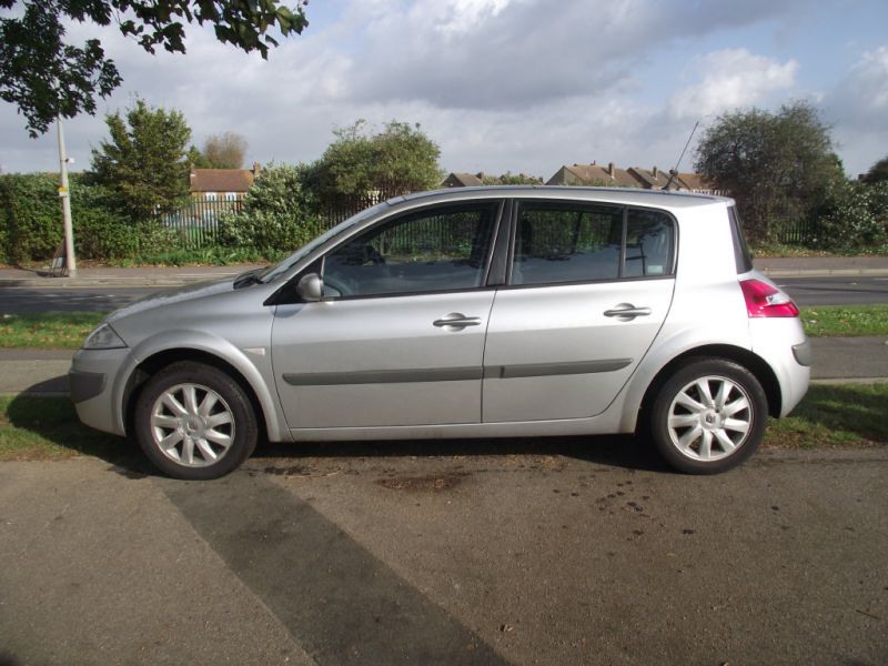 2007 Renault Megane 1.4 Dynamique 5dr image 3