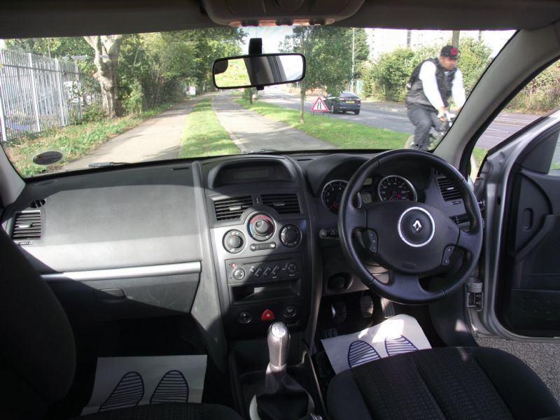 2007 Renault Megane 1.4 Dynamique 5dr image 7