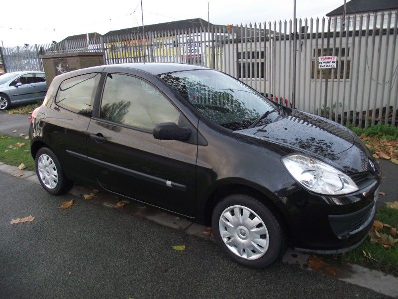 2006 Renault Clio 1.4 16V 3dr image 1