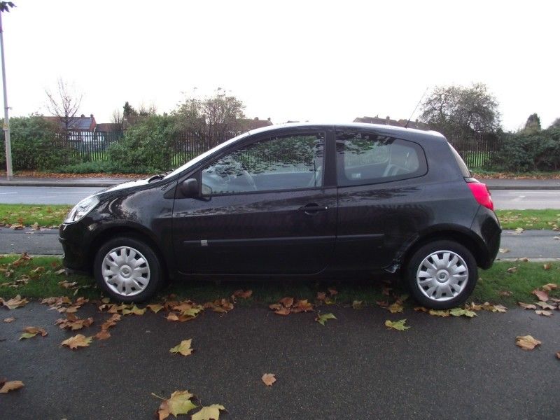 2006 Renault Clio 1.4 16V 3dr image 3