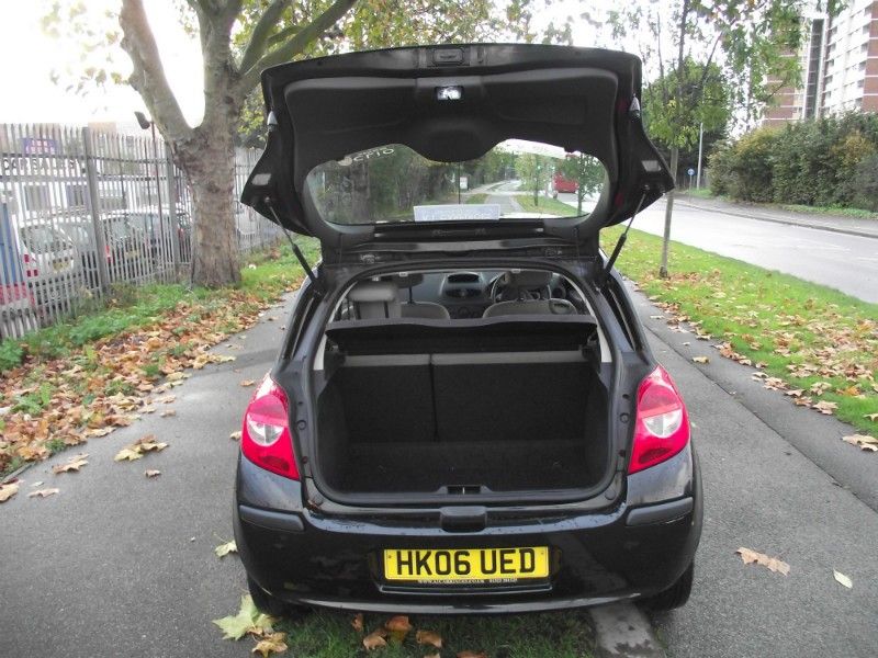 2006 Renault Clio 1.4 16V 3dr image 4