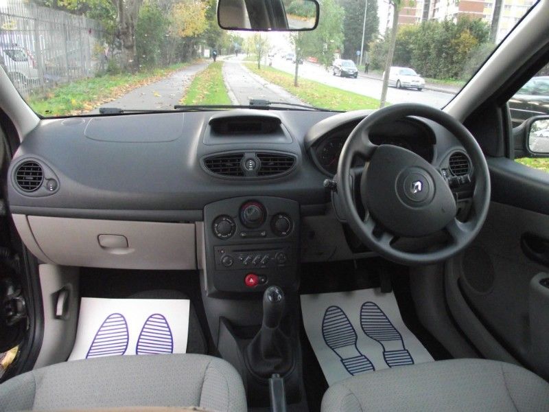 2006 Renault Clio 1.4 16V 3dr image 5
