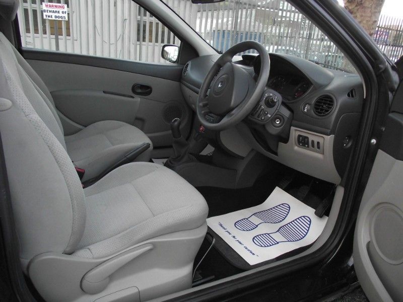 2006 Renault Clio 1.4 16V 3dr image 6