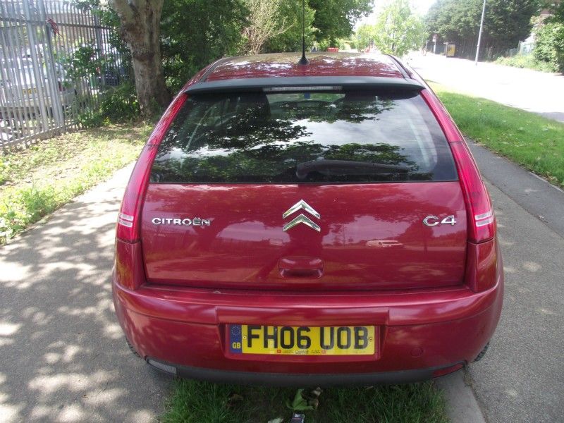 2006 Citroen C4 1.6i 16V VTR Plus 5dr image 4