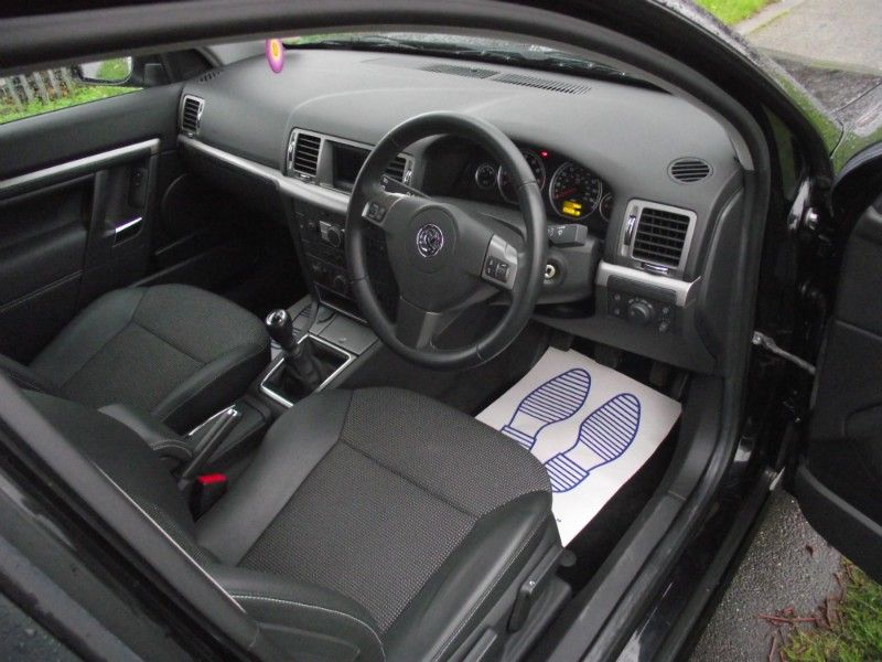 2007 Vauxhall Vectra 1.8 i VVT 5dr image 6