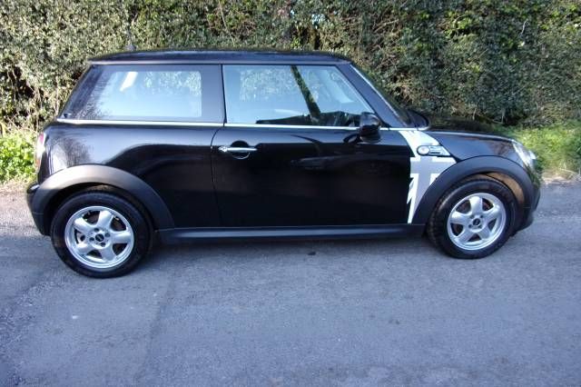 2010 MINI HATCHBACK 1.6 Cooper D 3dr image 2
