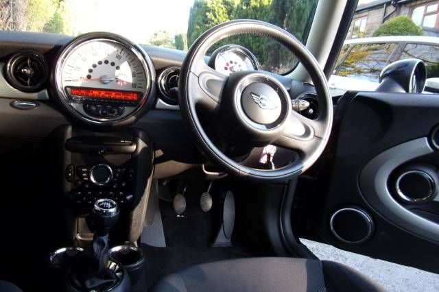 2010 MINI HATCHBACK 1.6 Cooper D 3dr image 5
