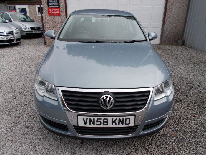2009 Volkswagen Passat 2.0 TDI 4dr image 2