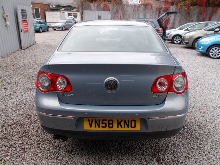 2009 Volkswagen Passat 2.0 TDI 4dr image 3