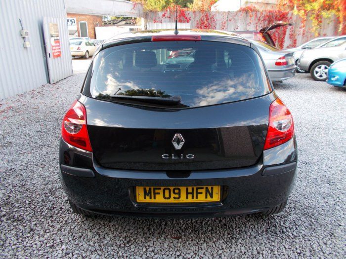 2009 Renault Clio 1.2 16V Dynamique 3dr image 2