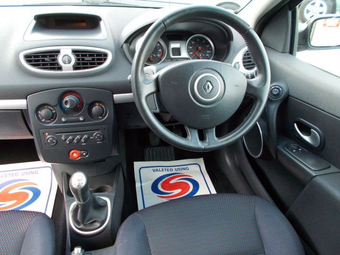 2009 Renault Clio 1.2 16V Dynamique 3dr image 6