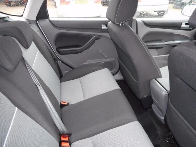 2010 FORD FOCUS 1.6 ZETEC TDCI 5d image 6