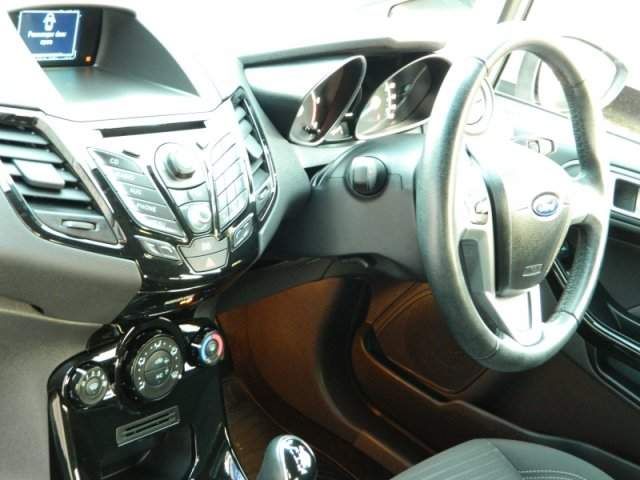 2013 Ford Fiesta ZETEC TDCI image 4