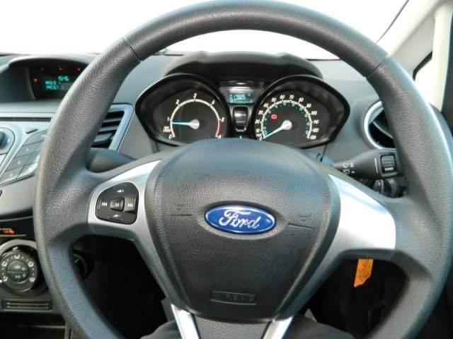 2013 Ford Fiesta STYLE TDCI image 4