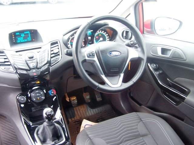 2013 Ford Fiesta ZETEC TDCI image 7