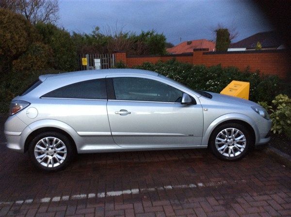 2010 Vauxhall Astra 1.4 SRi Sport 3dr image 1