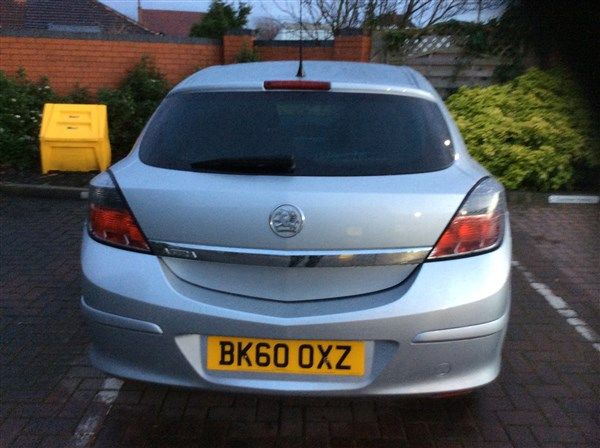 2010 Vauxhall Astra 1.4 SRi Sport 3dr image 2