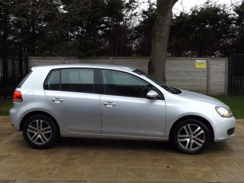 2010 Volkswagen Golf 1.6 TDI SE DSG 5dr image 2