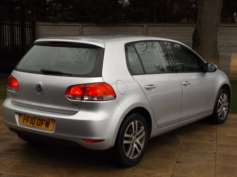 2010 Volkswagen Golf 1.6 TDI SE DSG 5dr image 3