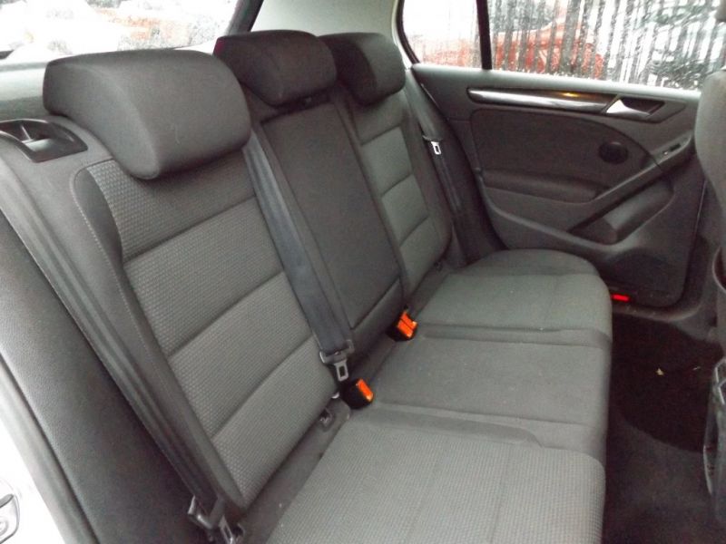 2010 Volkswagen Golf 1.6 TDI SE DSG 5dr image 6