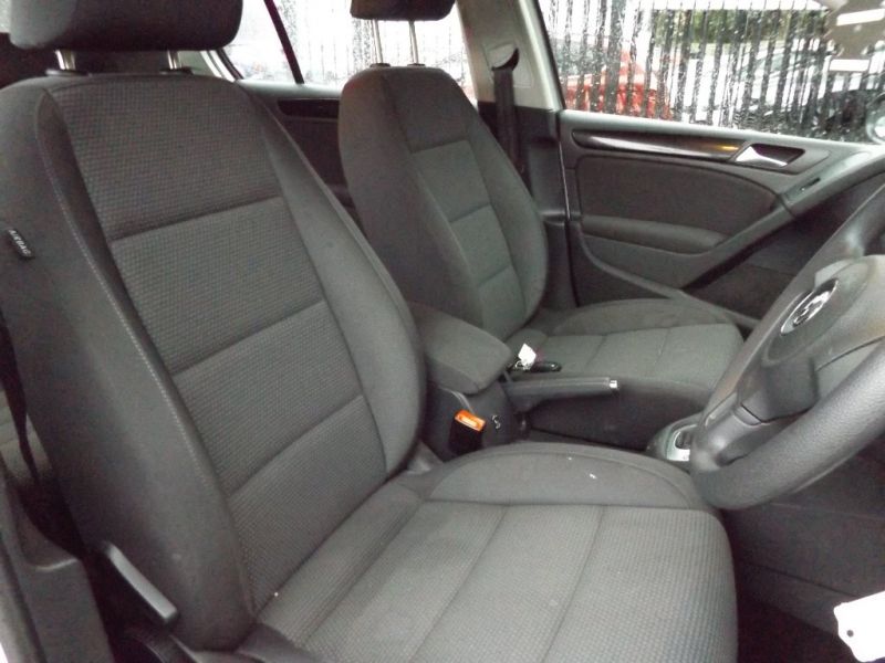2010 Volkswagen Golf 1.6 TDI SE DSG 5dr image 7