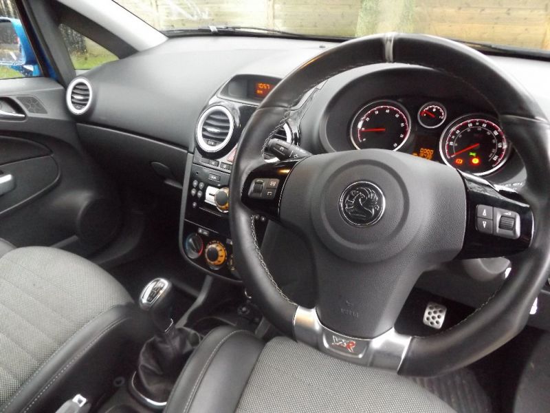 2010 Vauxhall Corsa 1.6 i Turbo 16v 3dr image 4