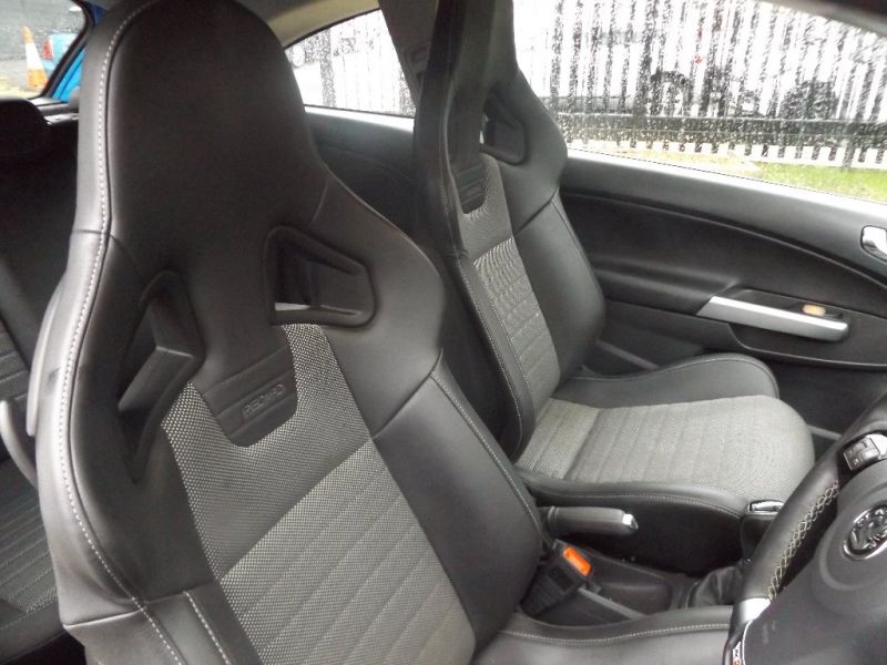 2010 Vauxhall Corsa 1.6 i Turbo 16v 3dr image 5