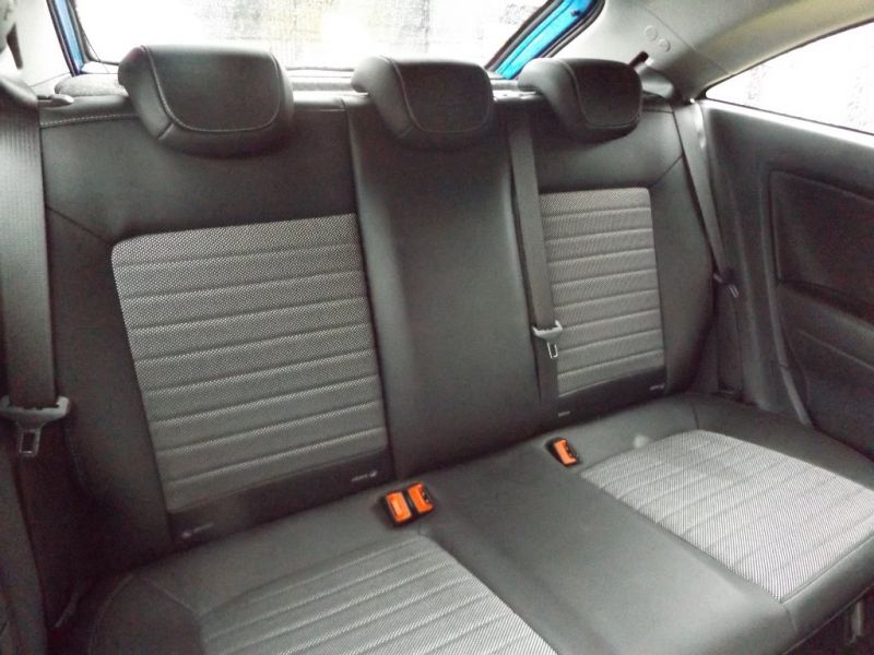 2010 Vauxhall Corsa 1.6 i Turbo 16v 3dr image 6