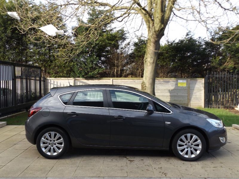 2011 Vauxhall Astra 1.7 CDTi 5dr image 2