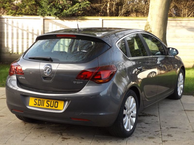 2011 Vauxhall Astra 1.7 CDTi 5dr image 3