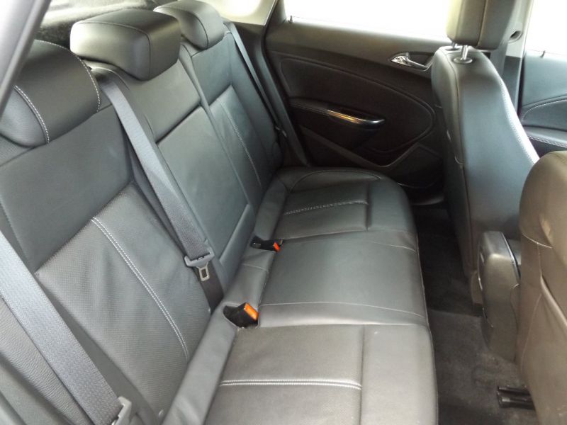 2011 Vauxhall Astra 1.7 CDTi 5dr image 6