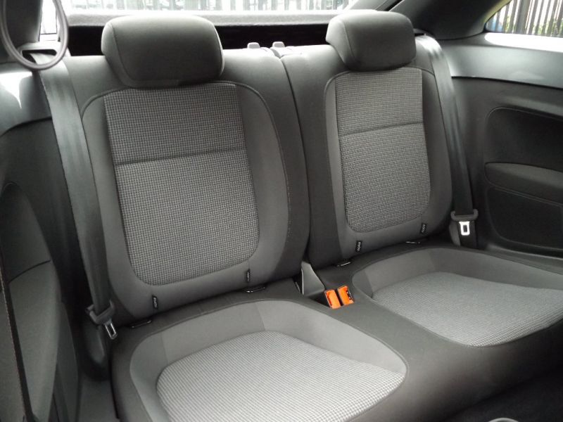 2012 Volkswagen Beetle 2.0 TDI 3dr image 6