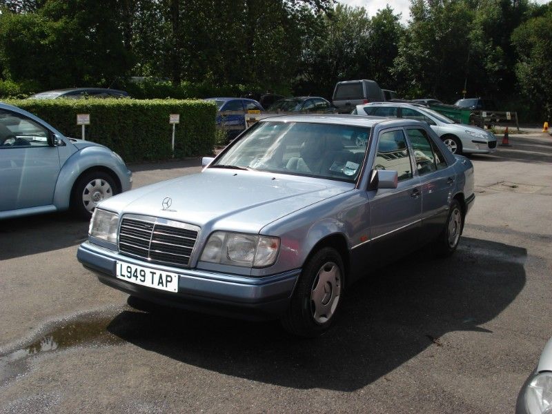 1994 Mercedes E Class 2.0 E200 4d image 2