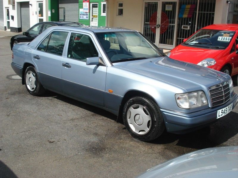 1994 Mercedes E Class 2.0 E200 4d image 3