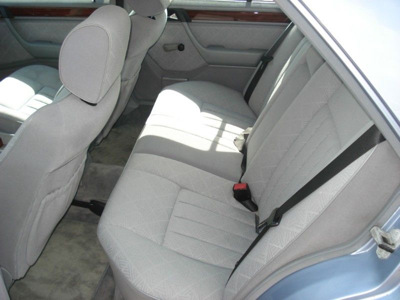 1994 Mercedes E Class 2.0 E200 4d image 6