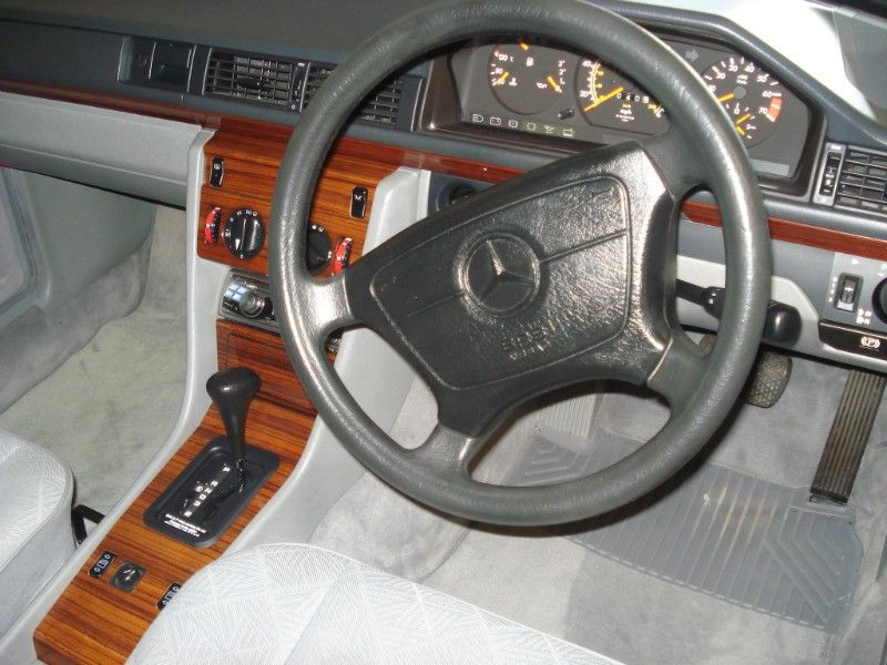 1994 Mercedes E Class 2.0 E200 4d image 7