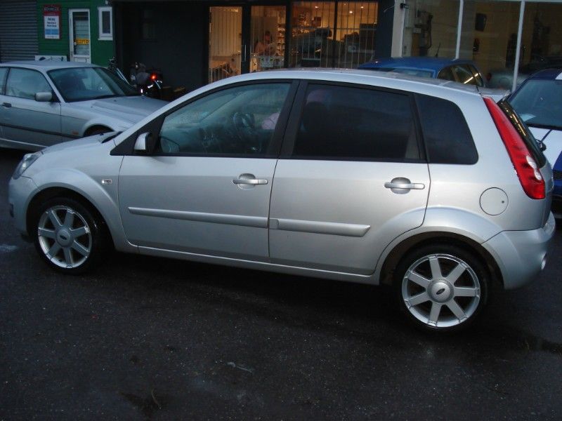 2008 Ford Fiesta 1.4 Zetec 5d image 3